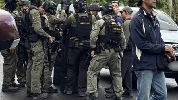 Tailandda 18 yaşlı şəxs məktəbdə 300-dən çox insanı girov götürdü &ndash; VİDEO