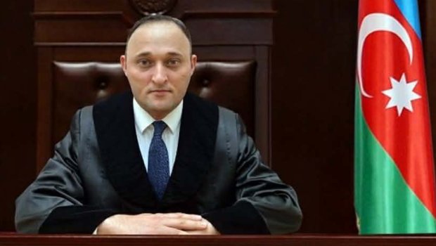 &ldquo;Atanı uşağa qolu qandallı göstərməklə qəhrəmanını öldürməyin&rdquo;