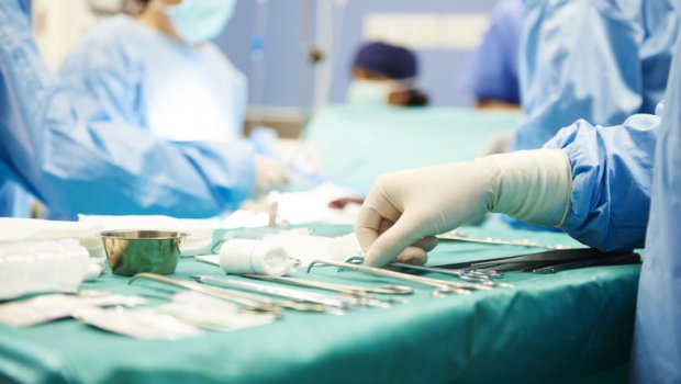 Estetik əməliyyatdan sonra vətəndaşın üzü deformasiyaya uğraydı - ŞİKAYƏT/VİDEO