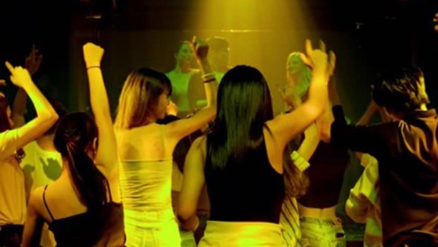 Bakıda &ldquo;pub&rdquo;da çəkdiyi əxlaqsız videoları paylaşdı - Həbs olundu