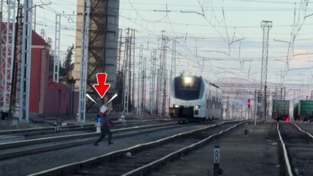 ADY-dən ÇAĞIRIŞ - &ldquo;Dəmir yolunu yüz ölçün, bir keçin&rdquo; &ndash; FOTO