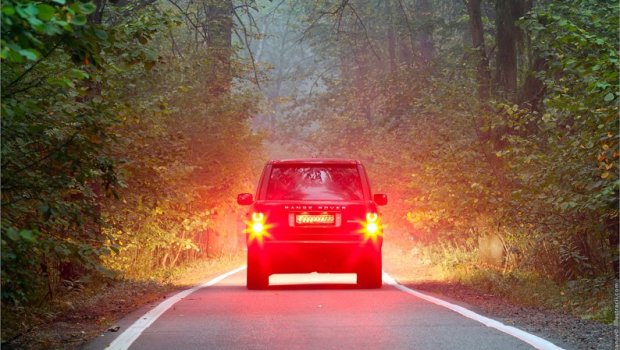 Sürücülər arxa duman fənərlərindən nə zaman istifadə edə bilərlər? &ndash; VİDEO