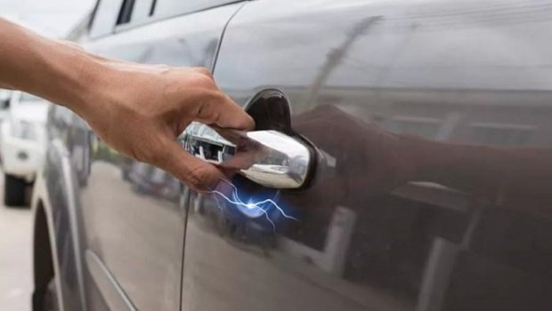 Əlinizi nəyə toxundursanız &ldquo;tok vurur&rdquo;? &ndash; Səbəbi BƏLLİ OLDU