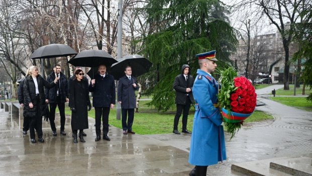 İlham Əliyev Belqradda Heydər Əliyevin və serb yazıçısı Milorad Paviçin abidələrini ziyarət etdi - FOTO/VİDEO