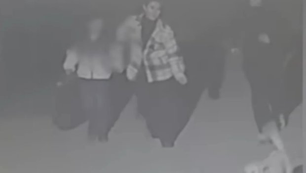 Bakıda ana uşağını küçəyə atdı - Hər kəs onun axtarır - VİDEO