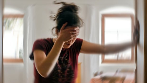 Həkim insultun nəzərə çarpmayan əlamətlərini açıqladı