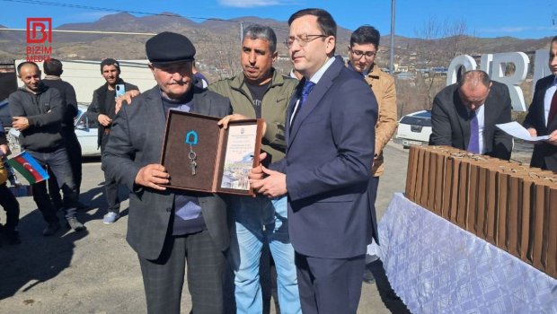 Hadrut və Qırmızı Bazarda daha 30 ailəyə evlərinin açarları təqdim olundu &ndash; FOTO