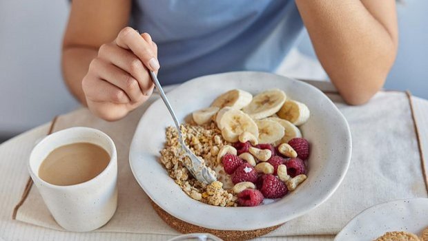 Səhər yeməyində tez-tez edilən bu səhv sağlamlığa ZƏRƏR VERİR