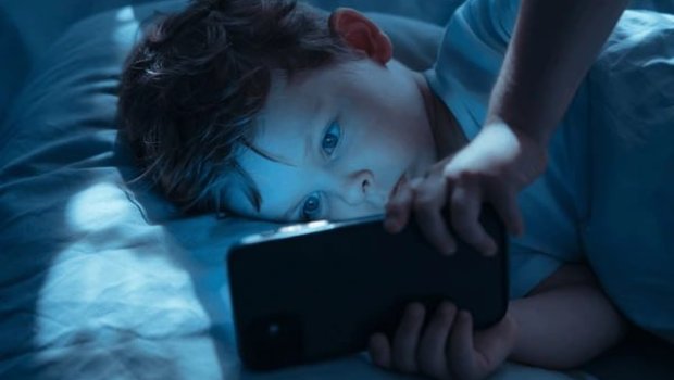 Uşaqlarımız sosial şəbəkələrdə gündə 5 saat vaxt keçirir - ŞOK RƏQƏMLƏR