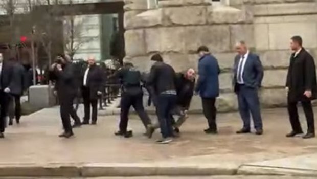 Vaşinqtonda TƏXRİBATA CƏHD: Prezidentin təhlükəsizlik xidmətinin əməkdaşları qarşısını aldılar - VİDEO