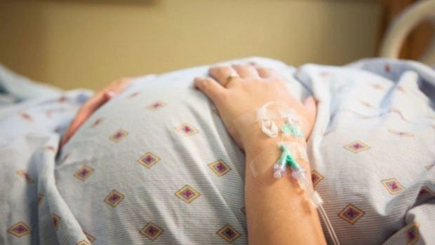 Bakıda qadın doğuşdan sonra dünyasını dəyişdi