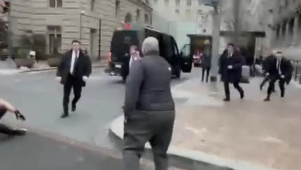 Prezidentin qaldığı hotelə hücum edənlər kimlərdir? - Qərb demokratiyasının əsl üzü - VİDEO