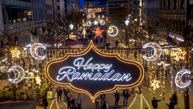 Ramazanda Frankfurt küçələri - VİDEO