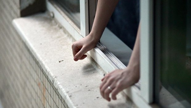 Sumqayıtda 17 yaşlı qız binadan yıxılaraq həyatını itirdi