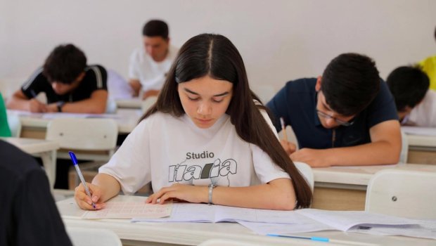 Jurnalistikaya qəbul imtahanında esse QALMAQALI &ndash; Qaydalar DƏYİŞİR?