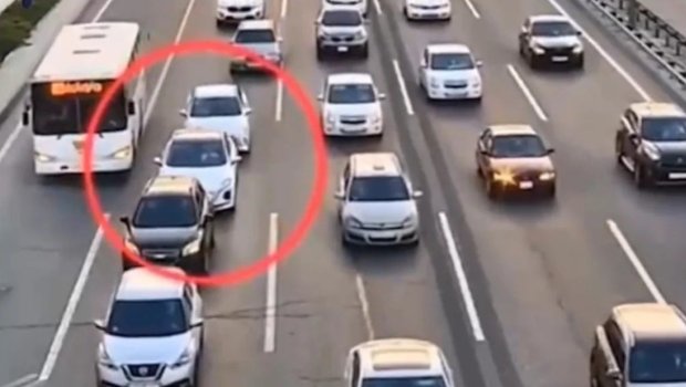 Ara məsafəsi saxlamayan sürücülər qəzaya səbəb oldular &ndash; ANBAAN VİDEO