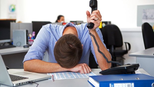 Digərinin yerinə də işləyənə əlavə maaş verilməlidir?