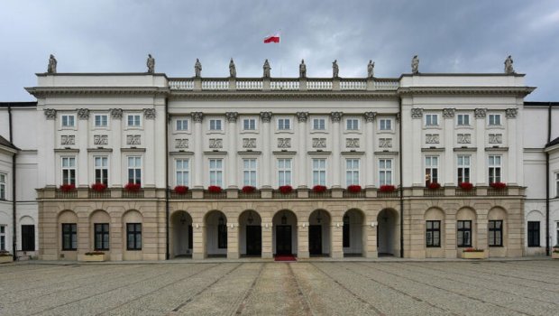 Polşa Prezidentinin ofisi QARƏT EDİLDİ