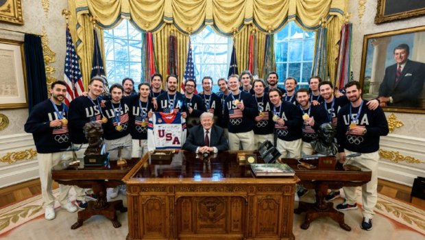 5 hokkeyçi Trampın qəbuluna getmədi - VİDEO