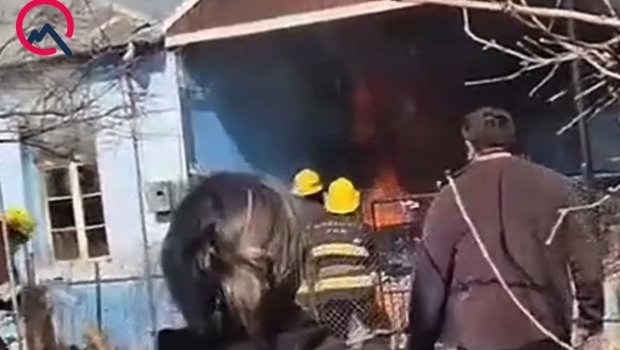 Ağcabədidə 4 otaqlı ev əşyaları ilə birlikdə yandı &ndash; FOTO