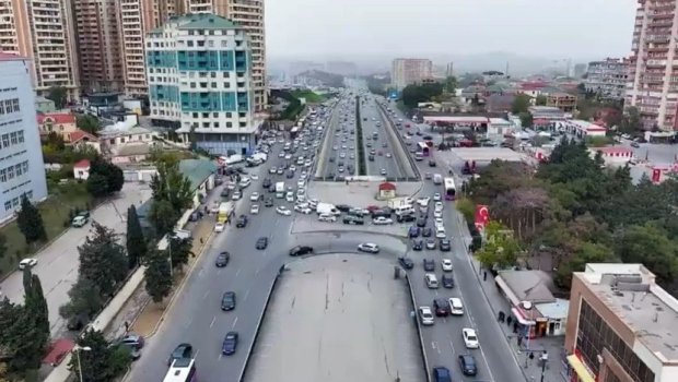 Bu yolda avtobus zolağı ləğv edildi