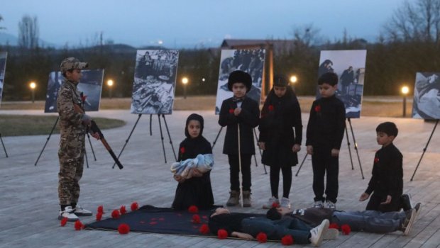 Xocalıda soyqırım qurbanlarının xatirəsinə flaşmob KEÇİRİLDİ - FOTO/VİDEO