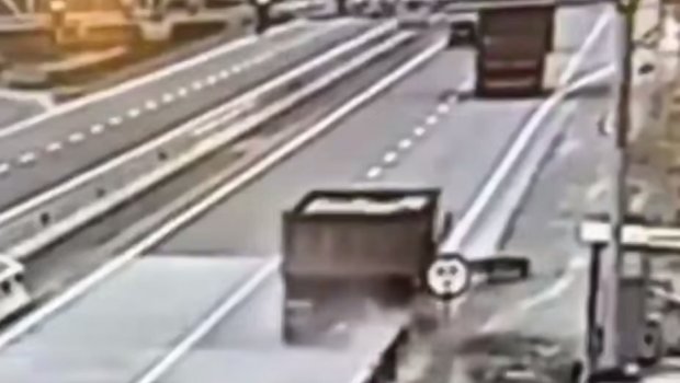 Bakı-Qazax yolunda yük maşını ağır qəzaya düşdü &ndash; ANBAAN VİDEO