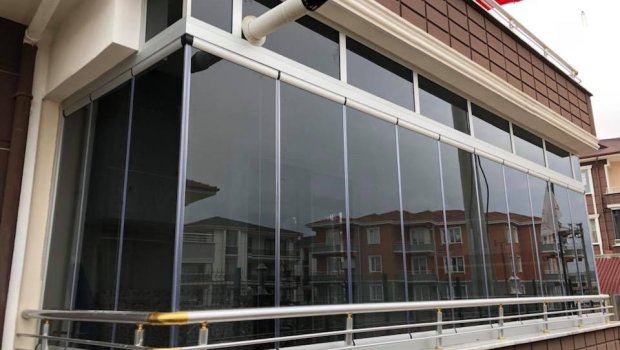 Binaların cam balkon &ldquo;epidemiyası&rdquo; &ndash; Şəhər memarlığına müdaxilə sayılırmı?