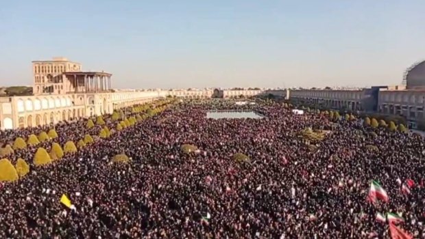 İsfahanda minlərlə insan Xameneinin xatirəsini yad etdi - VİDEO