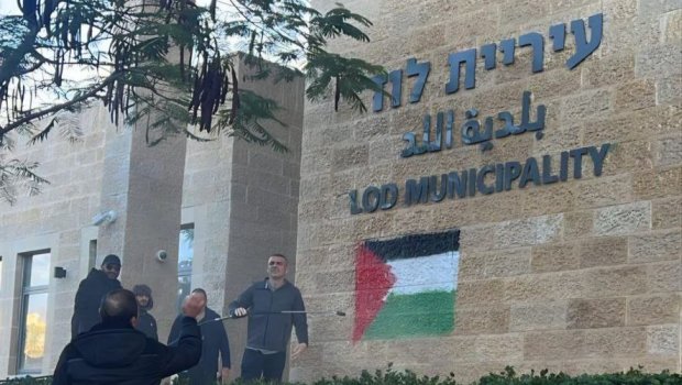 İsraildə inzibati binanın divarına Fələstin bayrağı çəkildi