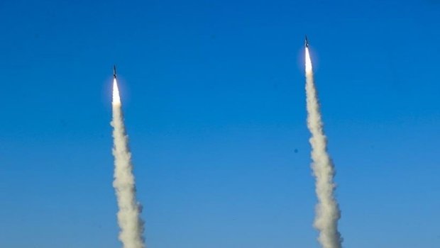 Tehranda hökumət binalarına zərbələr endirilir - VİDEO