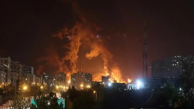 İsrail İran Dövlət Televiziyasının qərargahına zərbələr endirdi - VİDEO