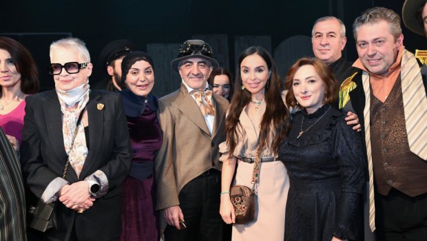 Leyla Əliyeva &ldquo;Neft bumu hamıya gülümsəyir&rdquo; tamaşasının nümayişində - FOTO