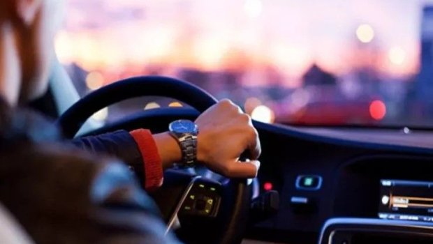 Sərxoş qıza ayıq sürücü xidməti təklif etdi, 4 500 manatını oğurladı