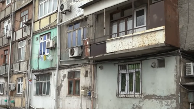 Sumqayıtda "ölüm növbəsi" gözləyən bina &ndash; VİDEO