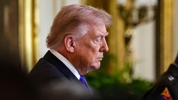 Trampın boynundakı qızartı müzakirə yaratdı &ndash; Ağ Ev açıqlama verdi