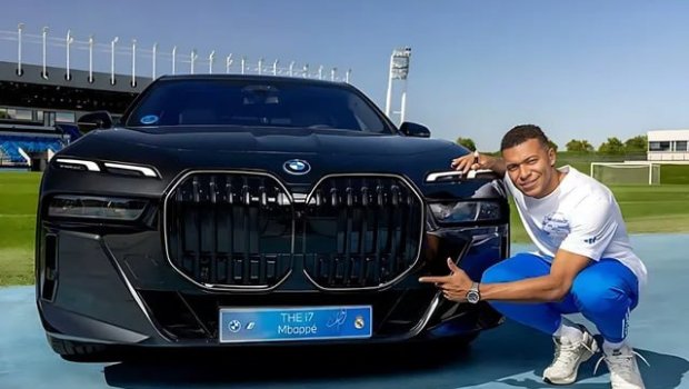 Mbappé ilk dəfə sükan arxasına keçdi