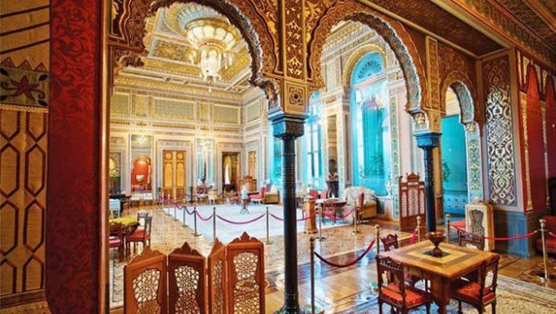 Müharibə kölgəsində qalan XƏZİNƏ - Qacarlar və Pəhləvilər sülaləsinin varidatı bu sarayda saxlanılır &ndash; VİDEO