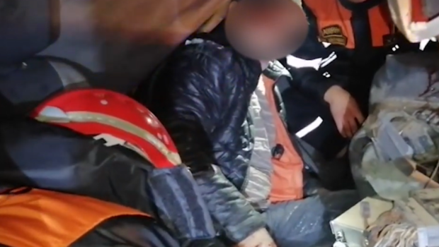 Lökbatanda ağır qəza: Vətəndaşlar belə xilas edildi &ndash; VİDEO