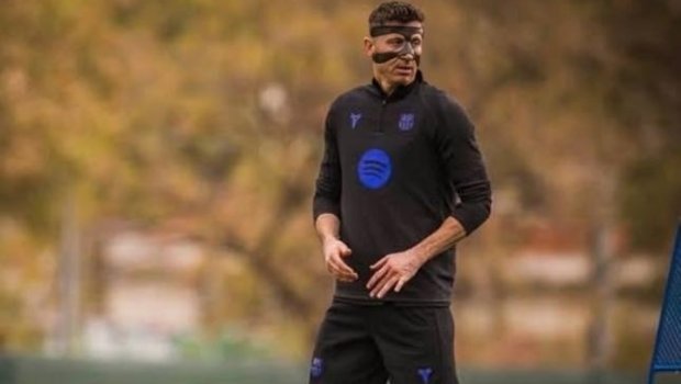 Levandovski qoruyucu maskada məşqlərə BAŞLADI