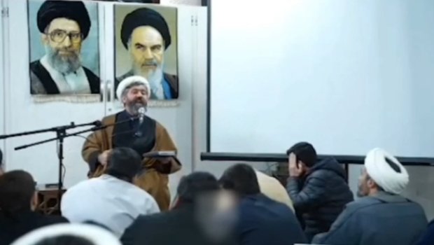 İranda din xadimlərinin iclası raket zərbəsinə görə yarımçıq qaldı - VİDEO