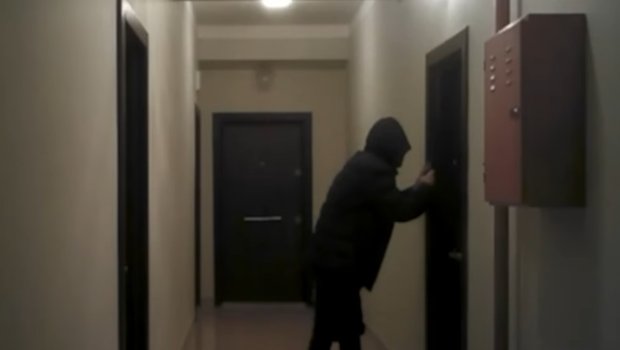 Mənzillərə oğurluq üçün girən şəxs saxlanıldı - VİDEO
