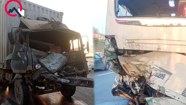 Sürücü sükanda yuxuladı - &ldquo;KamAZ&rdquo; marşrut avtobusuna çırpıldı &ndash; FOTO