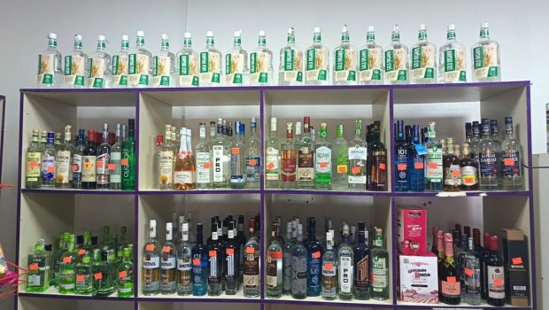 Füzulidə marketdə saxta alkoqollu içkilər aşkarlandı &ndash; FOTO
