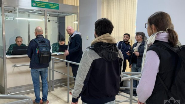 Avstriyanın səfiri də Azərbaycan vasitəsilə təxliyə olundu &ndash; FOTO