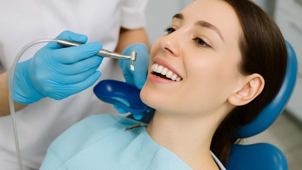 Stomatoloqa müraciət edən qadın sağlam dişlərini də itirib? - VİDEO