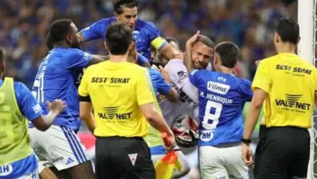 Braziliyada DRAMATİK FİNAL - Kütləvi dava, 23 qırmızı vərəqə - VİDEO