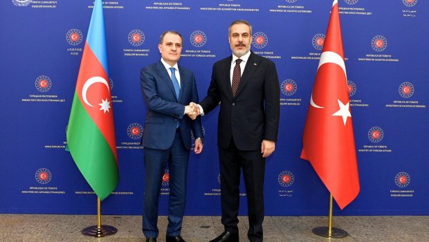 Ceyhun Bayramov türkiyəli həmkarı ilə danışdı