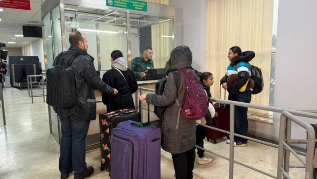 Meksikanın 7 diplomatı ailə üzvləri ilə İrandan Azərbaycana gəldi -FOTO