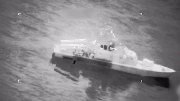 Hörmüzü minalamağa çalışan İran gəmiləri MƏHV EDİLDİ &ndash; VİDEO